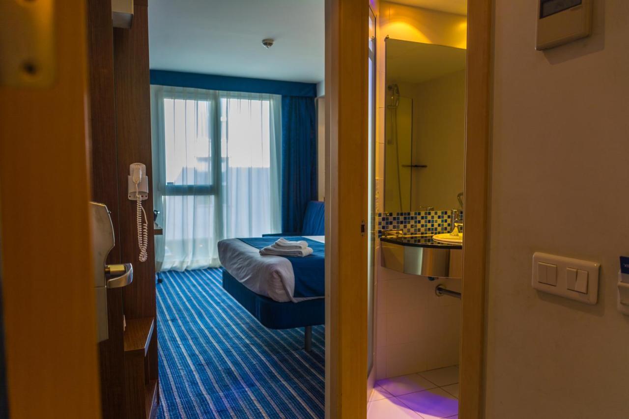 Holiday Inn Express Madrid Leganes By Ihg Eksteriør billede