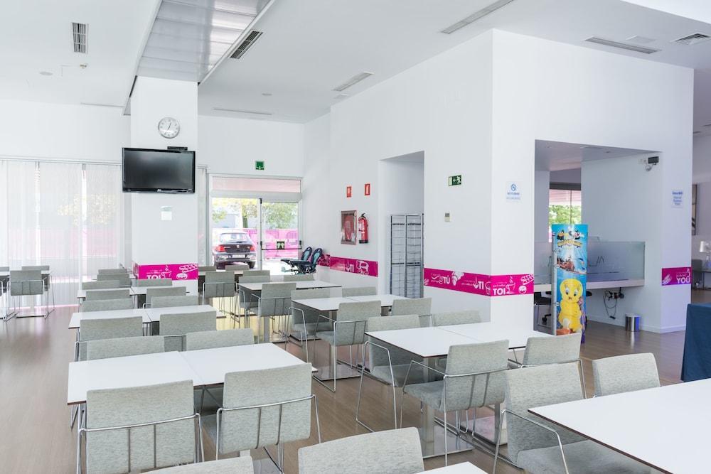 Holiday Inn Express Madrid Leganes By Ihg Eksteriør billede